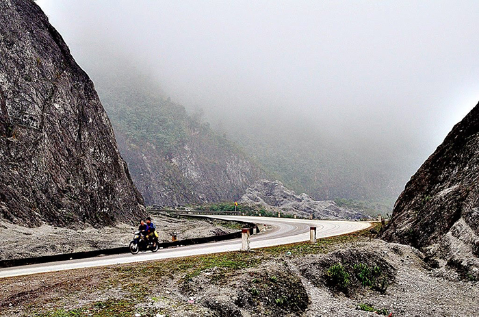 Thung khe deo da trang